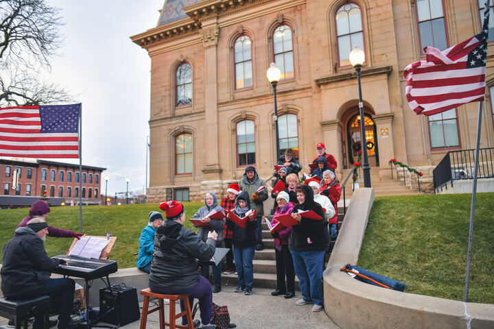 Carolers on the courthouse steps